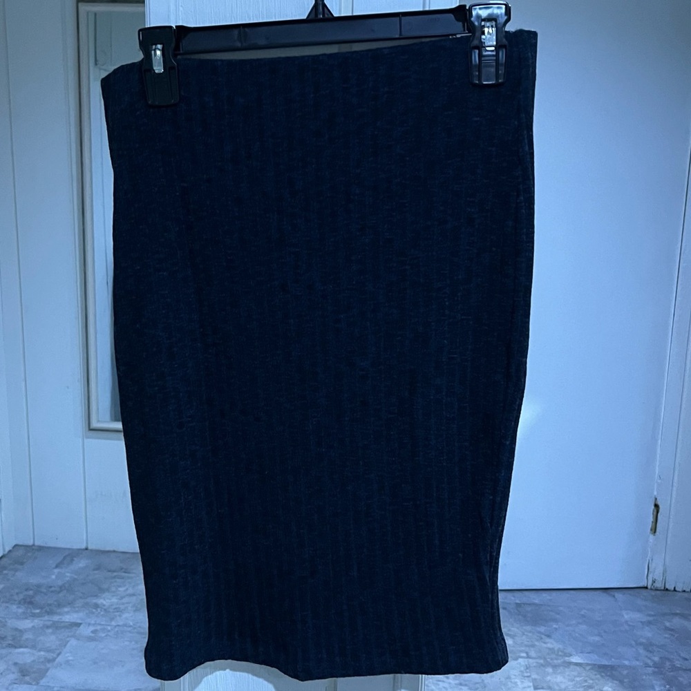 Ribbed navy pencil skirt